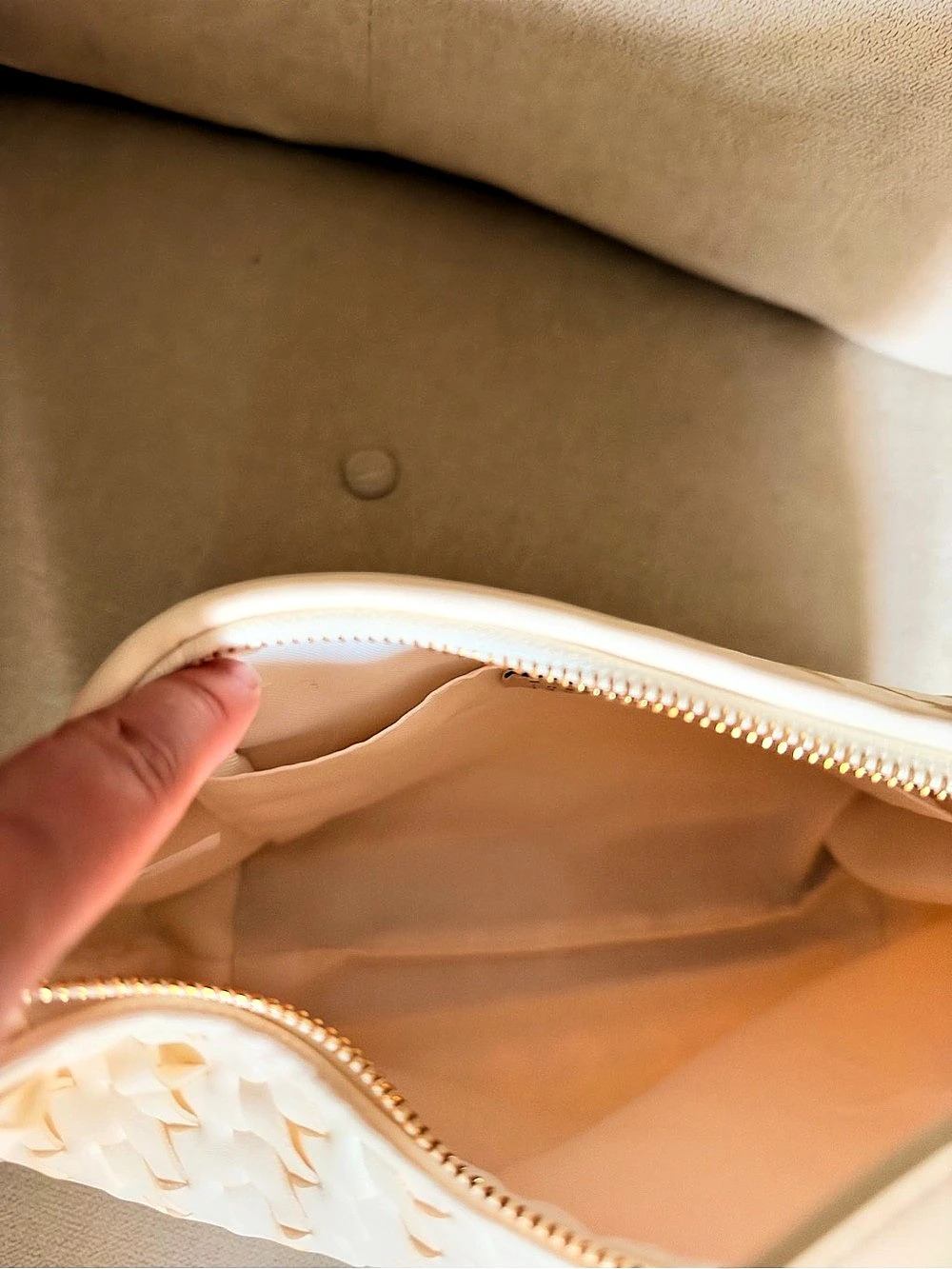 Woven Shoulder Bag in White Like New